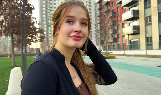 Русская девица готова сосать и трахаться ради денег
