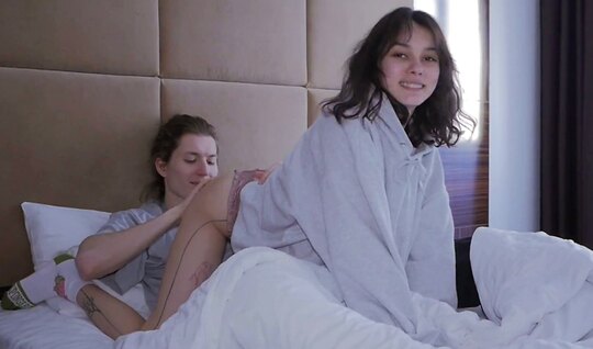 Русская парочка предпочитает утренний секс вместо пробежки...