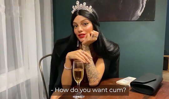 Пьяная брюнетка была готова всю ночь скакать на большом члене