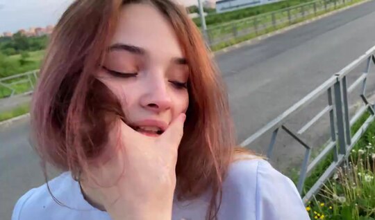 Русская телка повелась на пикап и теперь сосет на улице...