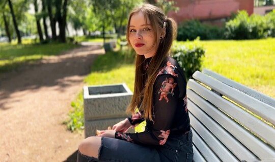 Русская девушка повелась на пикап и теперь кайфует от члена