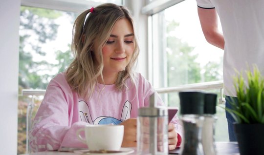 Русская молодуха сделала нежный минет и встала раком для вагинального траха...