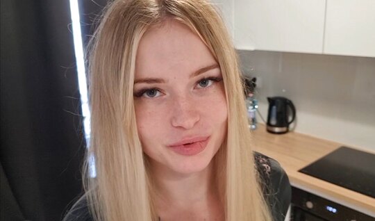 Russian blonde could not refuse a bright buzz