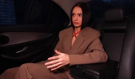Escortnitsa right in the car surrendered to a rich guy
