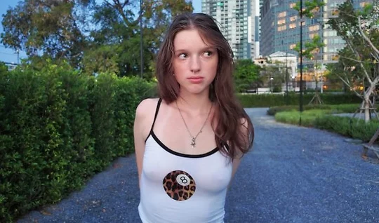 Russian girl led to the pickup and perfectly sucks the trunk