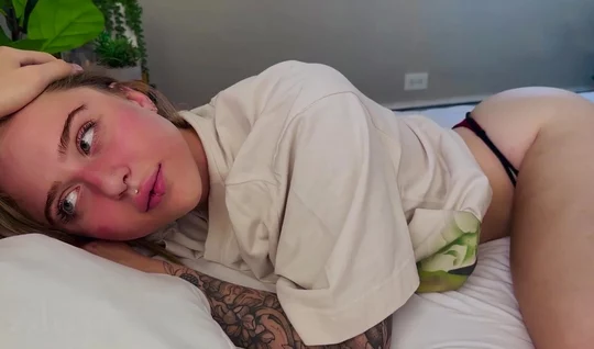 Young chick in panties decided to suck a strong member