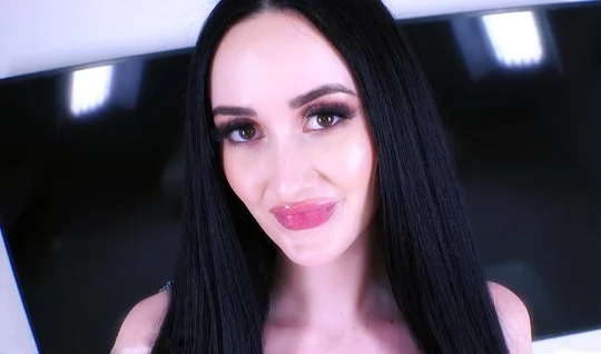 A brunette with a delicious pussy showed herself at the casting