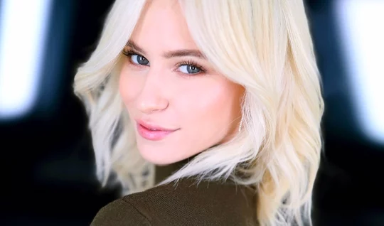 A cute blonde came to suck at a porn casting